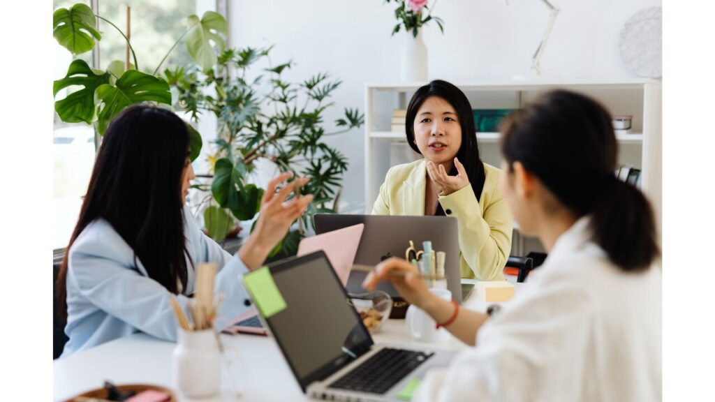 子育ては誰の役割?家庭と学校の責任分担をわかりやすく解説の「子どもを育てるのは家庭・学校・社会の連携」の画像